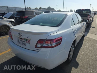 2010 Toyota Camry LE - miniatura 4