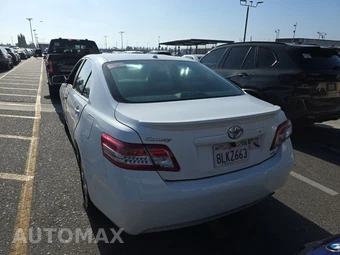 2010 Toyota Camry LE - miniatura 5