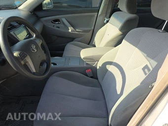 2010 Toyota Camry LE - miniatura 7