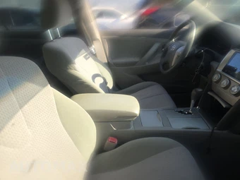 2010 Toyota Camry LE - miniatura 8