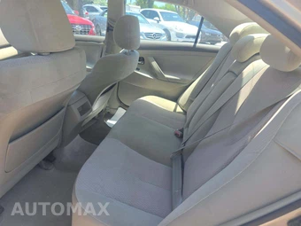 2010 Toyota Camry LE - miniatura 10