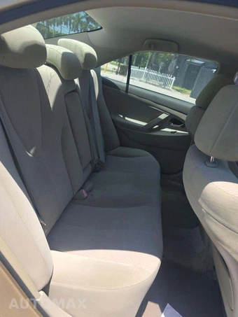 2010 Toyota Camry LE - miniatura 13