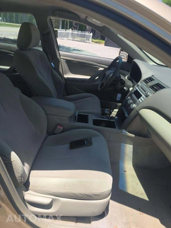 2010 Toyota Camry LE - miniatura 15