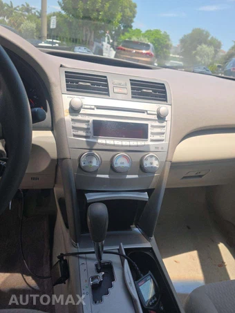 2010 Toyota Camry LE - miniatura 7