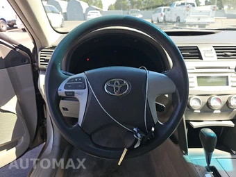 2010 Toyota Camry LE – miniatura 10