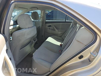 2010 Toyota Camry LE – miniatura 13