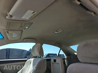 2010 Toyota Camry LE – miniatura 17