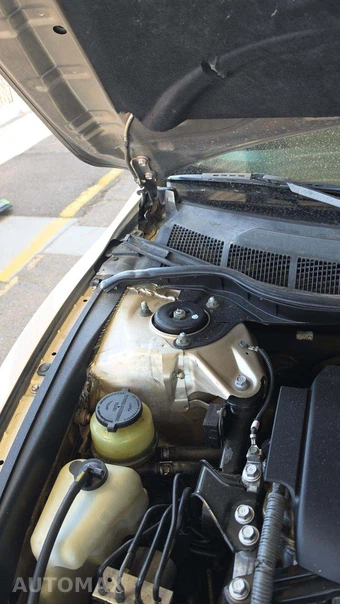 2010 Toyota Camry LE – miniatura 26