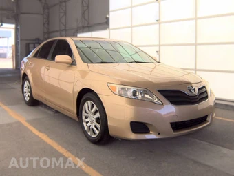 2010 Toyota Camry LE – miniatura 3