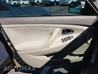2010 Toyota Camry LE – miniatura 9