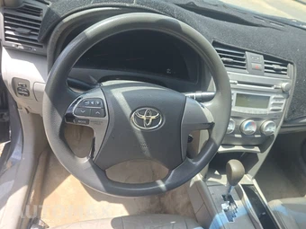 2010 Toyota Camry LE – miniatura 10