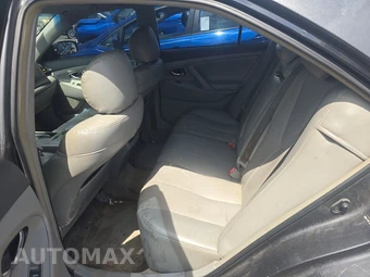 2010 Toyota Camry LE – miniatura 13
