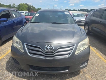 2010 Toyota Camry LE – miniatura 2