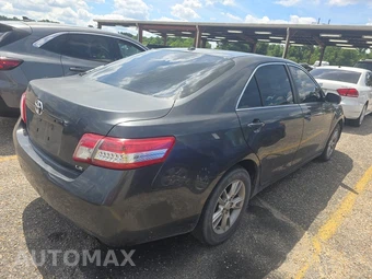2010 Toyota Camry LE – miniatura 4