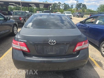 2010 Toyota Camry LE – miniatura 5