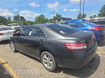 2010 Toyota Camry LE – miniatura 6