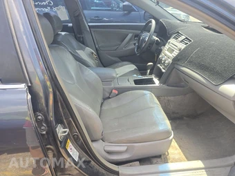2010 Toyota Camry LE – miniatura 8