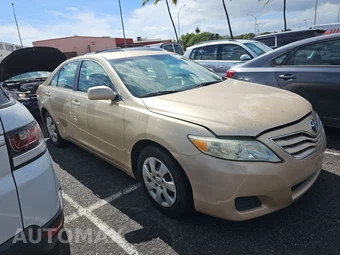 2010 Toyota Camry LE - miniatura 3