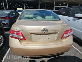 2010 Toyota Camry LE - miniatura 5