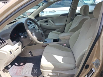 2010 Toyota Camry LE - miniatura 7