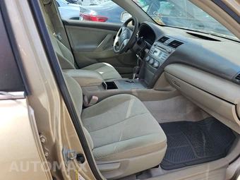 2010 Toyota Camry LE - miniatura 8