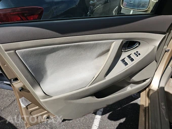 2010 Toyota Camry LE - miniatura 9