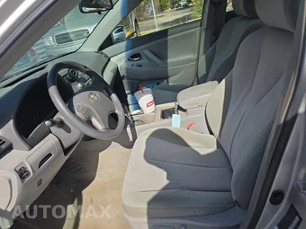 2010 Toyota Camry LE – miniatura 13