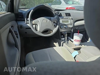 2010 Toyota Camry LE – miniatura 14