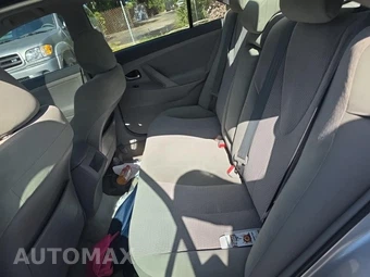 2010 Toyota Camry LE – miniatura 16