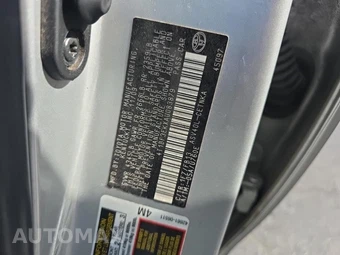 2010 Toyota Camry LE – miniatura 17