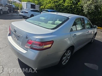 2010 Toyota Camry LE – miniatura 4