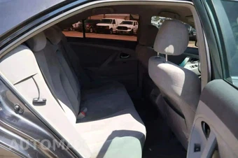 2010 Toyota Camry LE - miniatura 10
