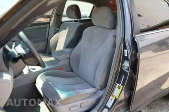 2010 Toyota Camry LE - miniatura 11
