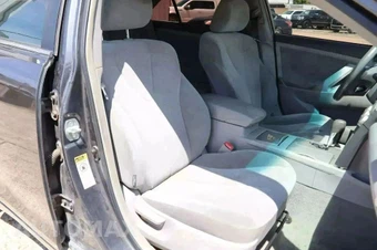 2010 Toyota Camry LE - miniatura 12