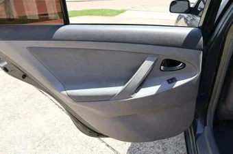 2010 Toyota Camry LE - miniatura 17