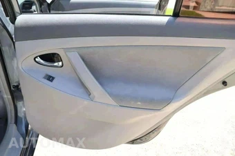 2010 Toyota Camry LE - miniatura 18