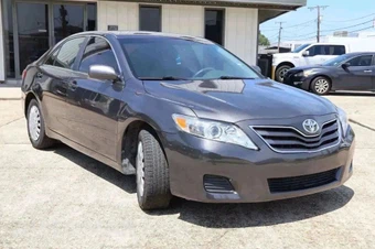 2010 Toyota Camry LE - miniatura 32