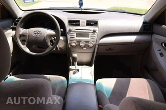 2010 Toyota Camry LE - miniatura 4