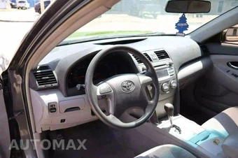 2010 Toyota Camry LE - miniatura 5