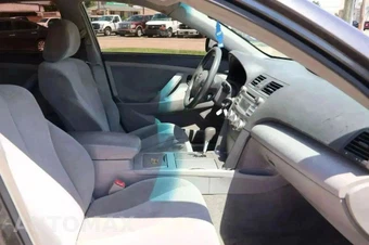 2010 Toyota Camry LE - miniatura 8