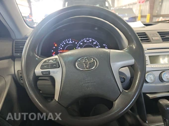 2010 Toyota Camry LE – miniatura 10