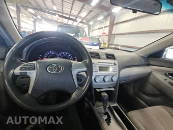 2010 Toyota Camry LE – miniatura 11