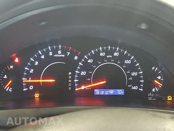 2010 Toyota Camry LE – miniatura 12