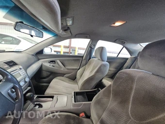 2010 Toyota Camry LE – miniatura 19
