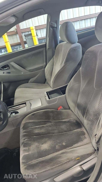 2010 Toyota Camry LE – miniatura 27