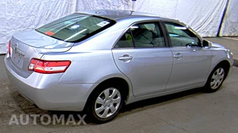 2010 Toyota Camry LE – miniatura 4
