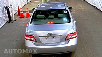2010 Toyota Camry LE – miniatura 5