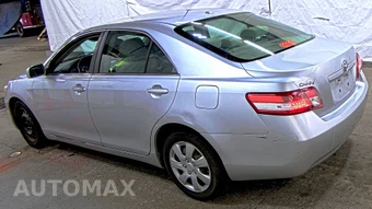 2010 Toyota Camry LE – miniatura 6