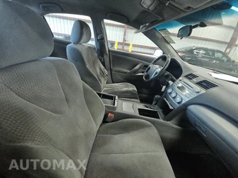 2010 Toyota Camry LE – miniatura 8