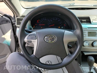 2010 Toyota Camry LE – miniatura 10